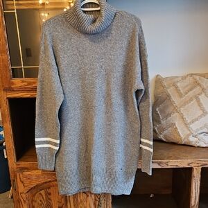 Hollister Gray Turtleneck Sweater with White Accents